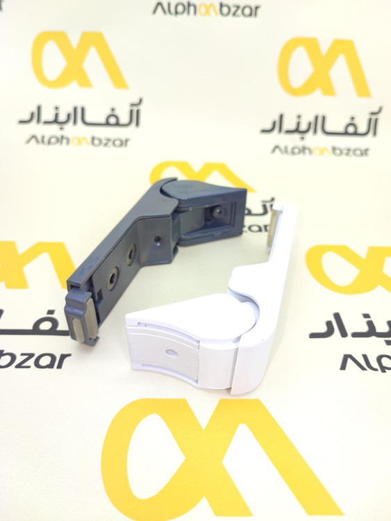 تصویر مقایسه مکانیزم دستگیره یخچال دو پیچ در دو رنگ سفید و سیلور (تیتانیوم)