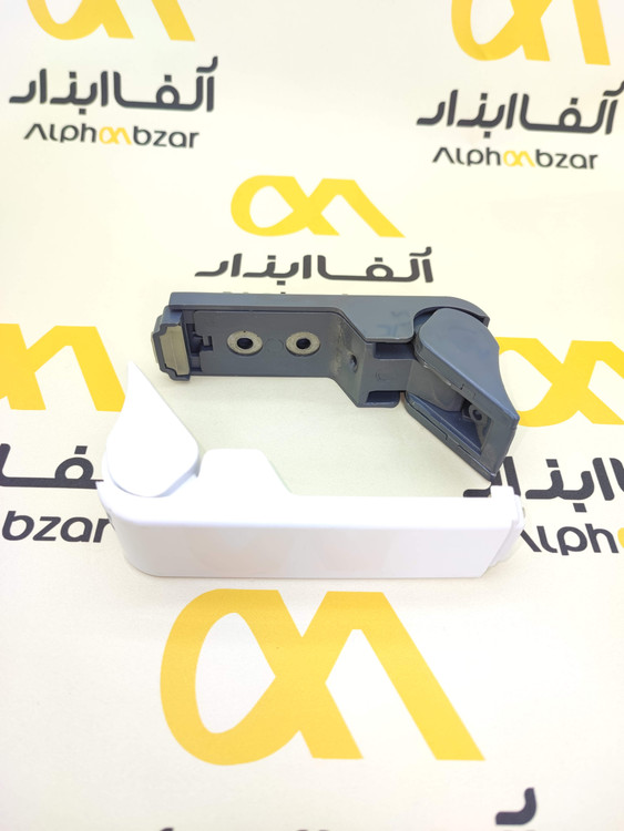 قسمت داخلی و محل اتصال پیچهای مکانیزم دستگیره یخچال مدل اهرمی دو پیچ